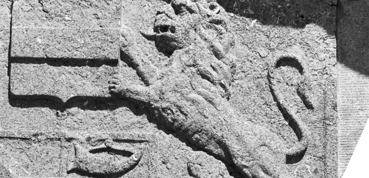 Title: Veldzijde, wapensteen, detail Creator: Tangel, L.M. Date: 1990-12-17
Institution: Rijksdienst voor het Cultureel Erfgoed Country: Netherlands